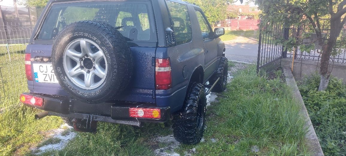 Vand sau schimb Opel Frontera 2.0 sport, modificat offroad