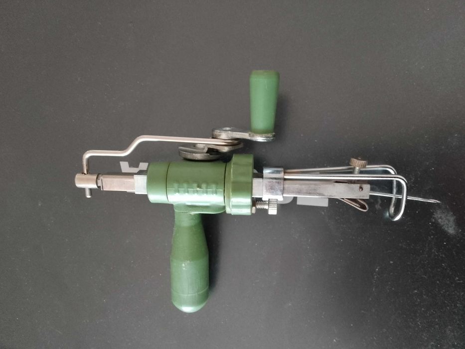 Професионална машинка за шиене