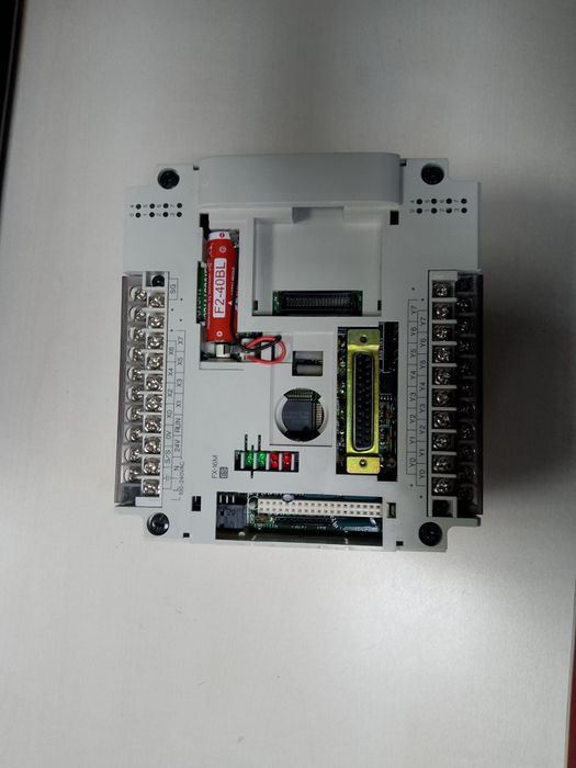 MELSEC FX-16MR este un controler logic