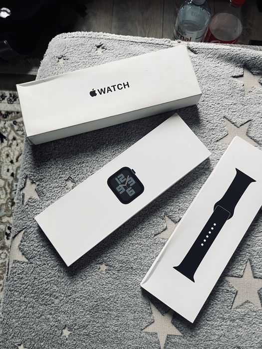 Смарт-часы Apple Watch SE 44 мм черный