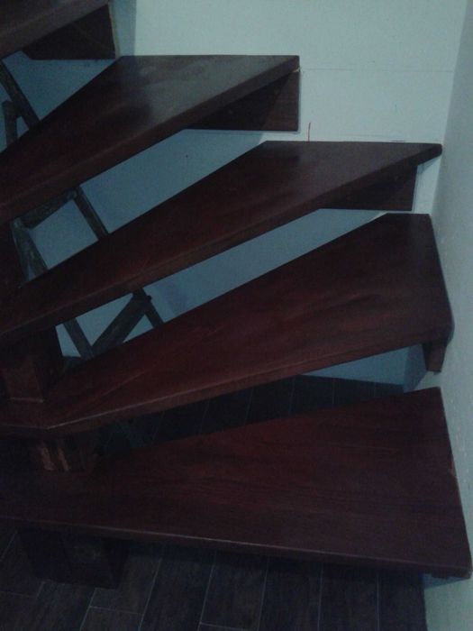 scari din lemn masiv