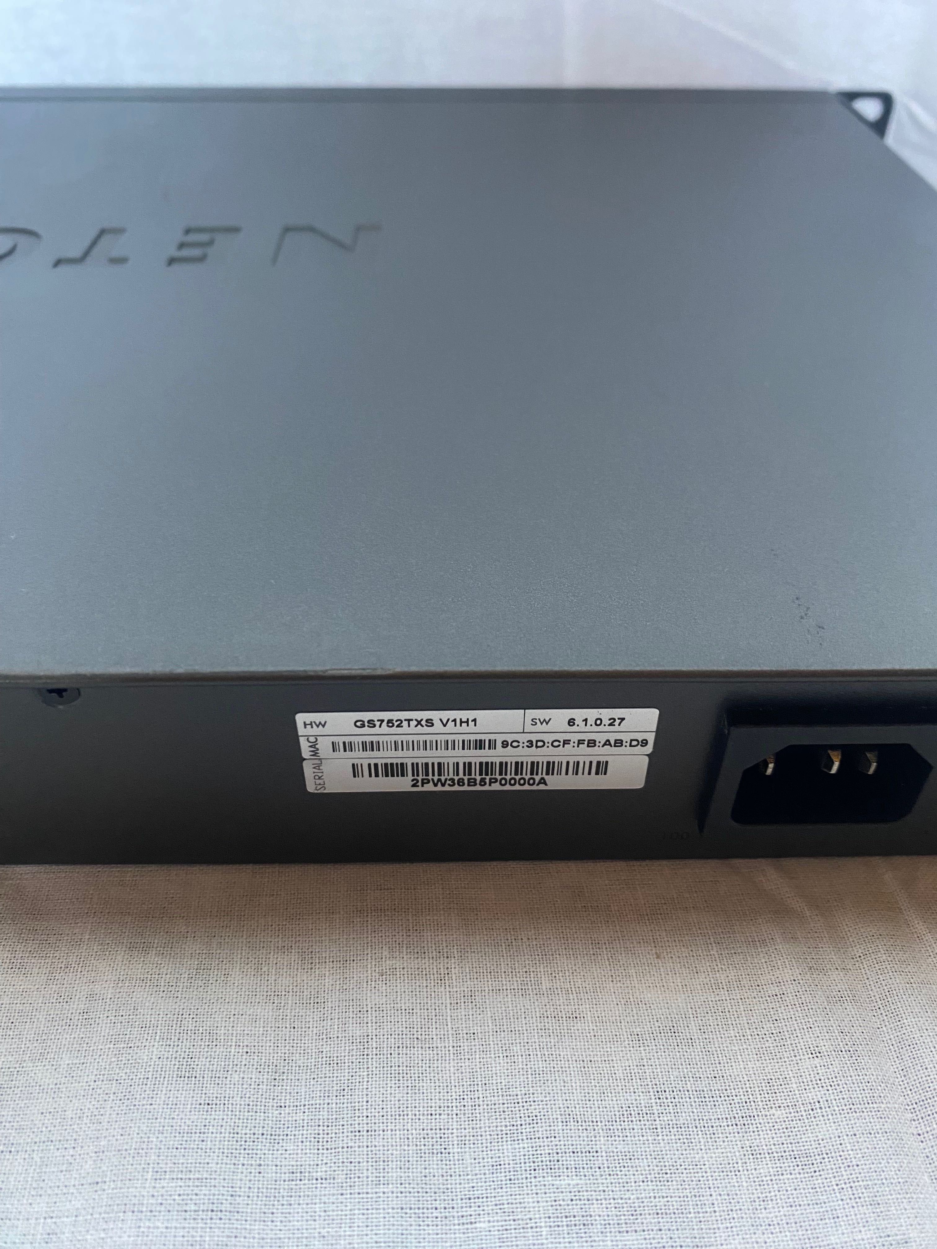 NETGEAR ProSafe 52-Port Gigabit Smart Switch с 10G uplinks GS752TXS.