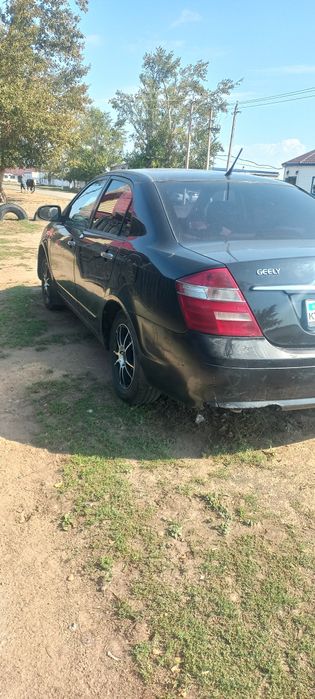 Джили ск7  газ-бензин