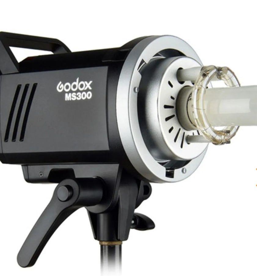 De vanzare Blitz studio Godox ms 300 si softbox godox 60x90