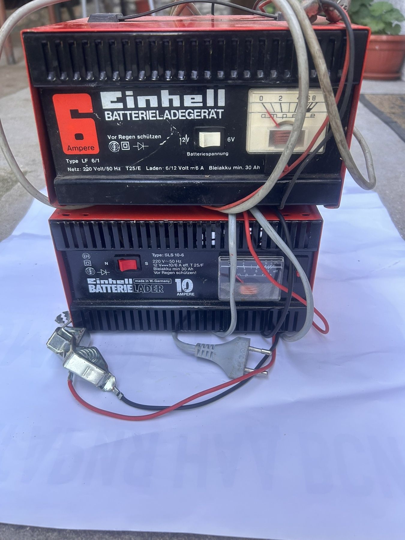 Зарядно устройство за акумулатор 6 и 12V