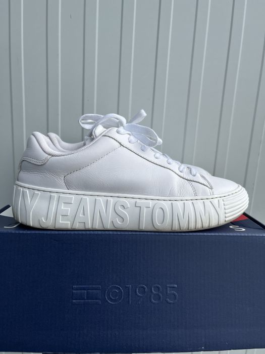 Дамски кожен кец Tommy Hilfiger номер 40