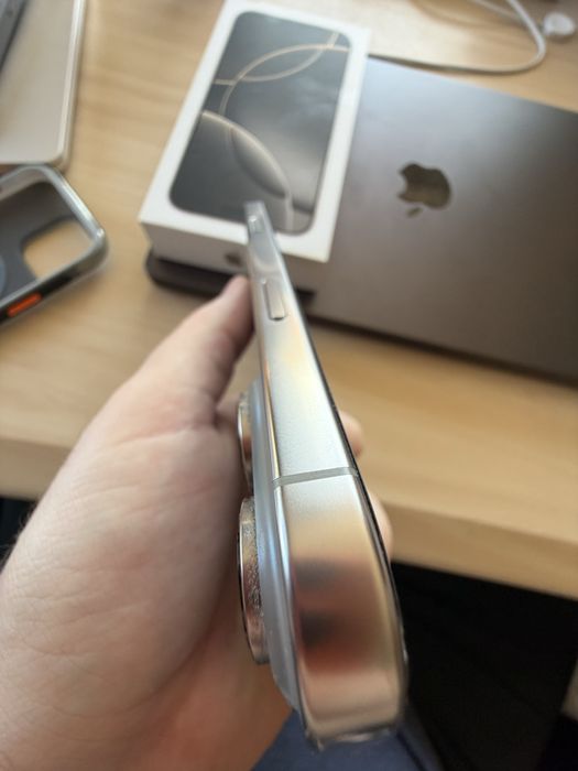 Vand iphone 16 pro max Garantie