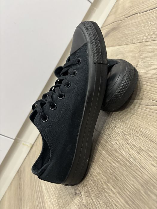 Tenesi Converse ca noi