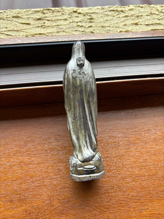 Superbă statuetă cu Fecioara Maria de Lourdes/metal patinat/15cm.