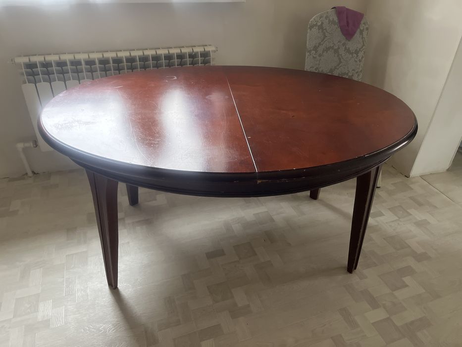 Продам стол в хорошем состоянии деревянный ,для  кухни ,гостиной