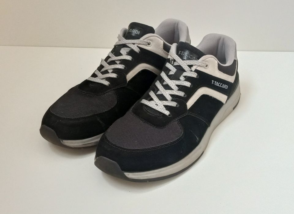 Мужские кроссовки