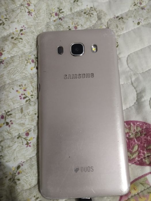 Продам телефон Самсунг дуос j 5