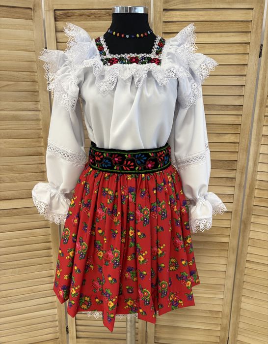 Costum poular de Maramures pentru femei
