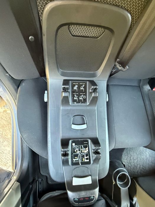 столче за кола Recaro Kio + база