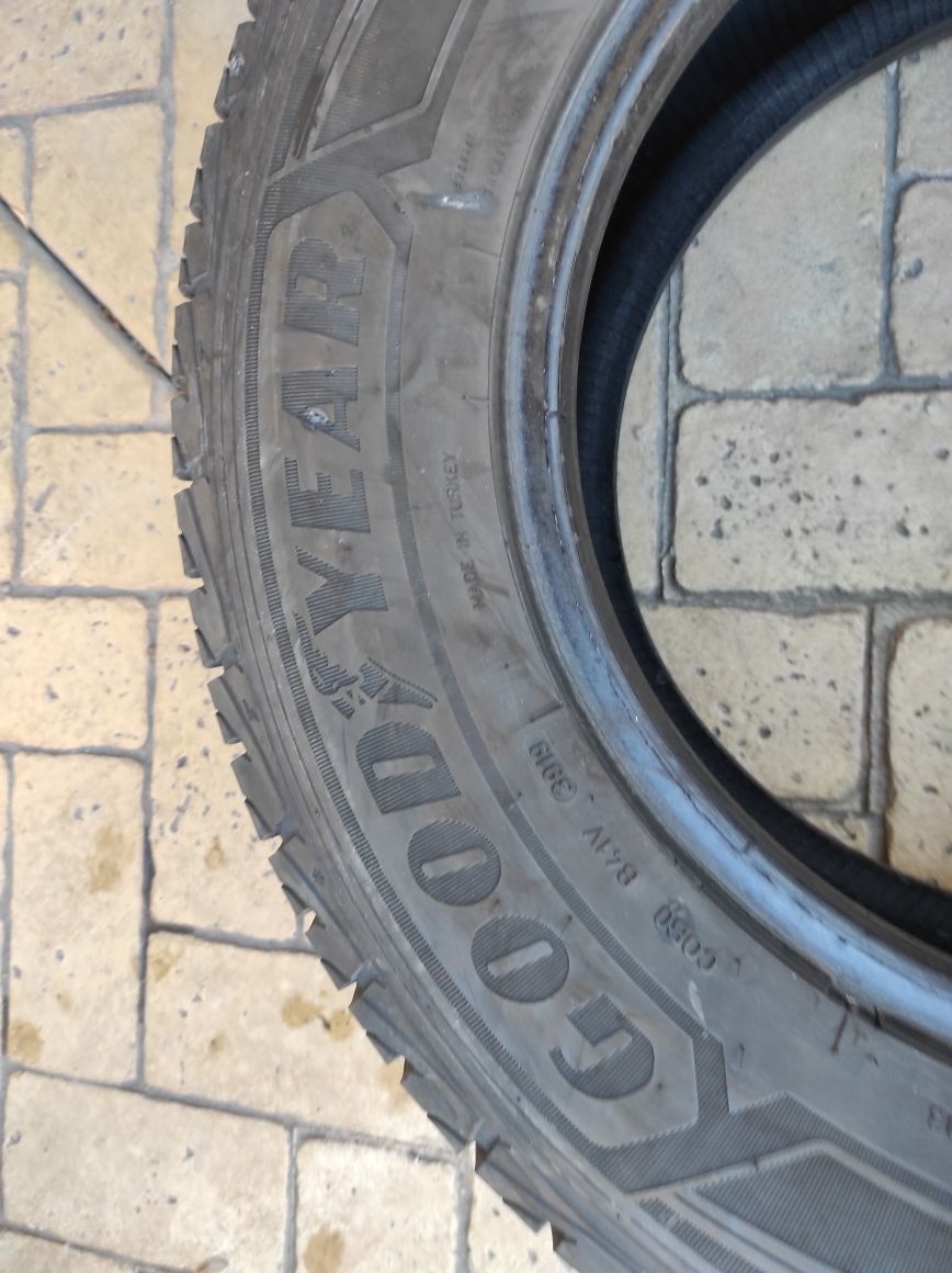 Бусови гуми Good year 235/65/16 C Ultra grip dot 3821