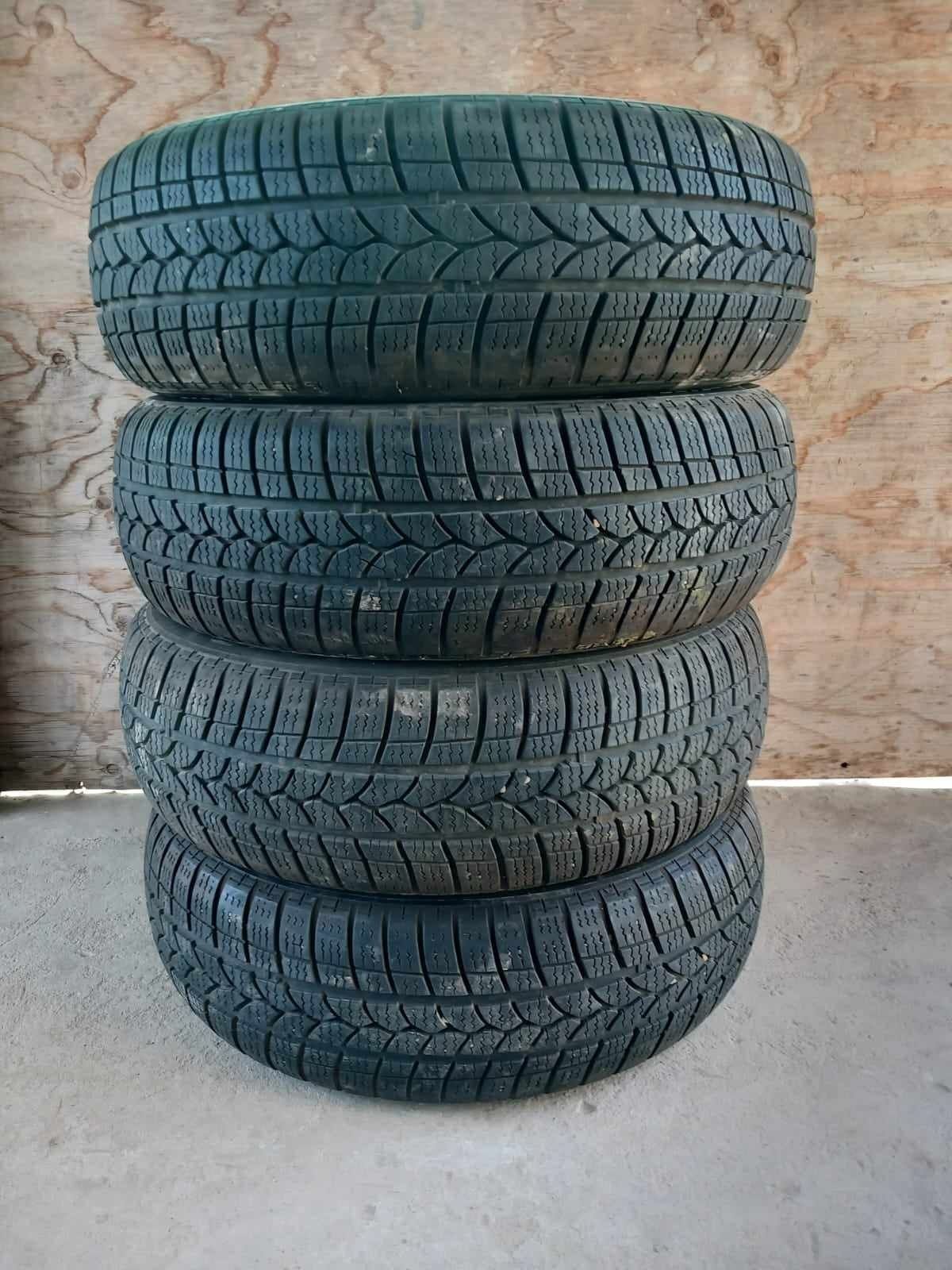 Set 4 anvelope de iarna 185/65 R15 92T