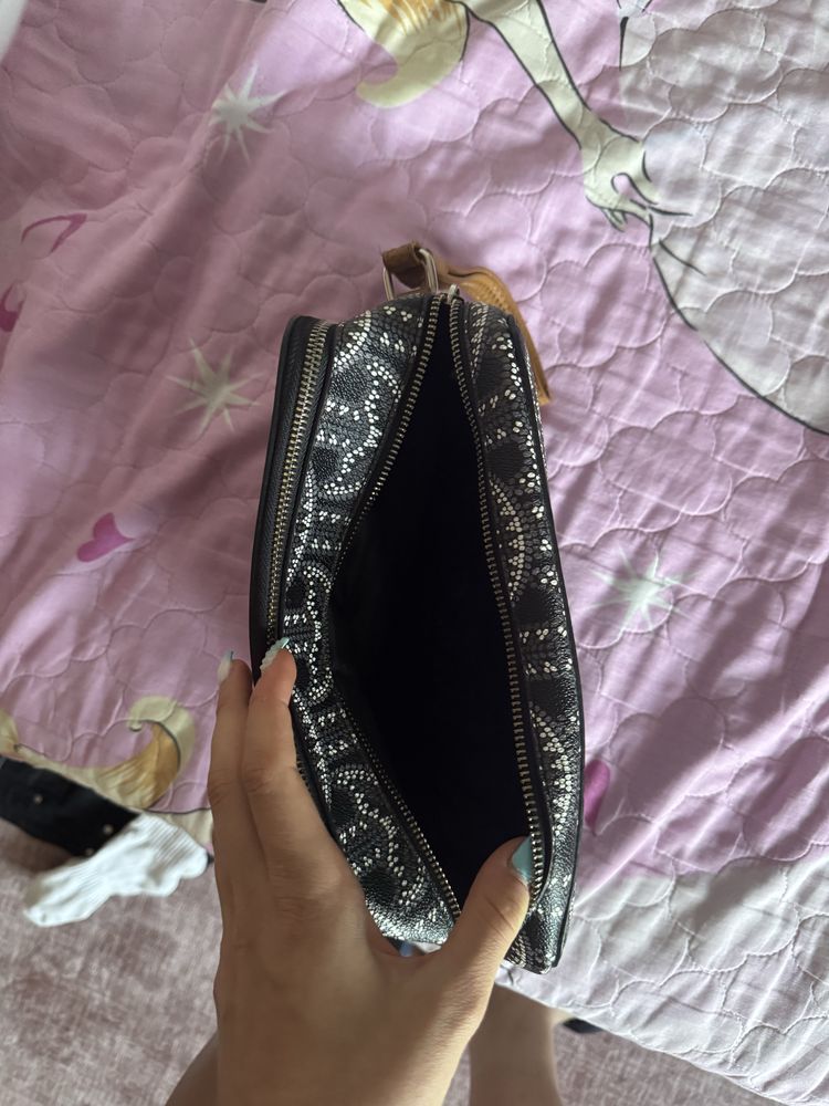 Spraygrount toiletry bag