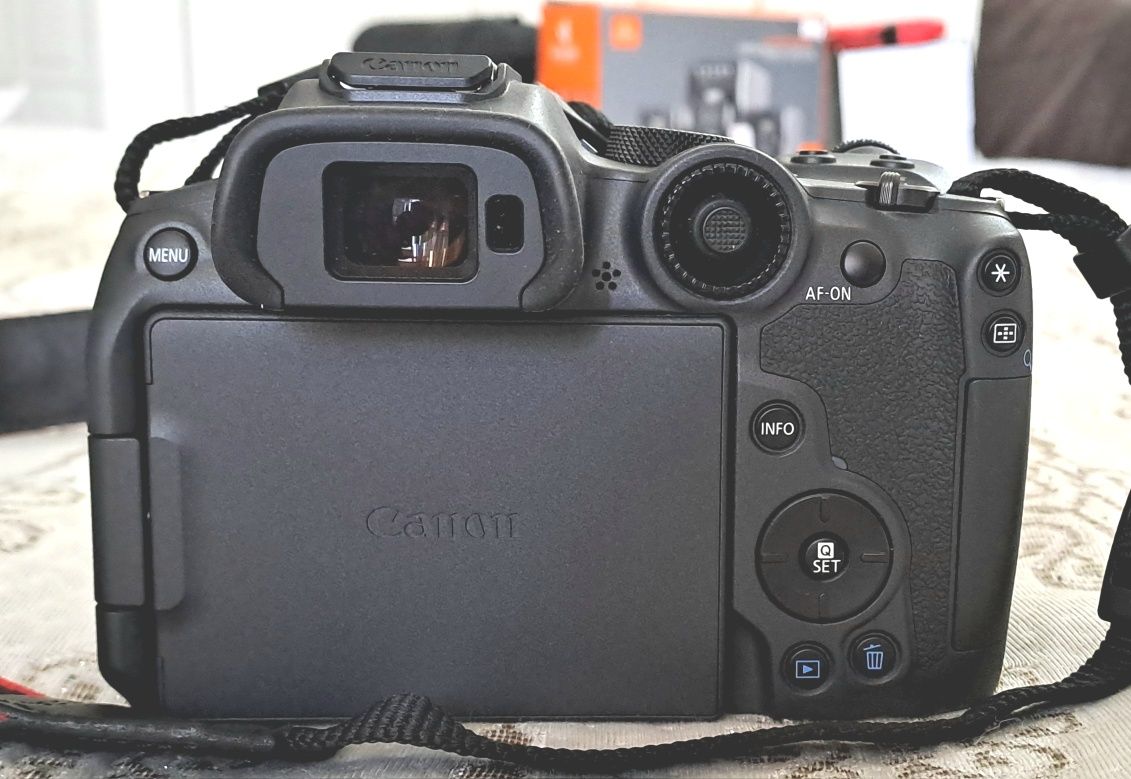 Фотоаппарат Canon EOS R7 (body)