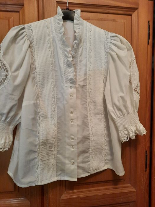 Minunata bluza tiroleza cu broderie mărimea 48-50