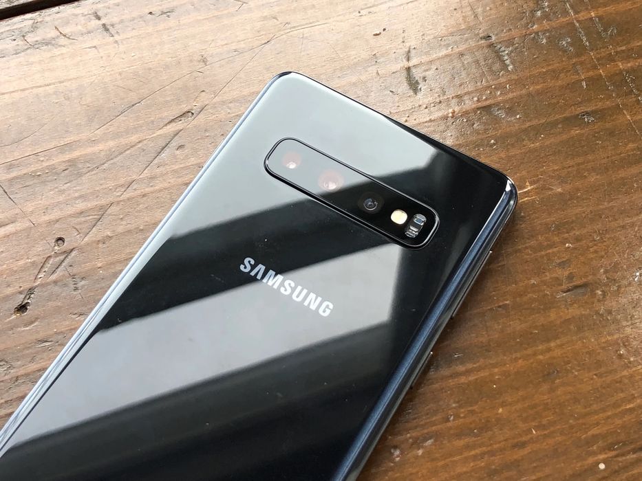 Продам свой Samsung S10 8/128gb Black в идеальном состаяние