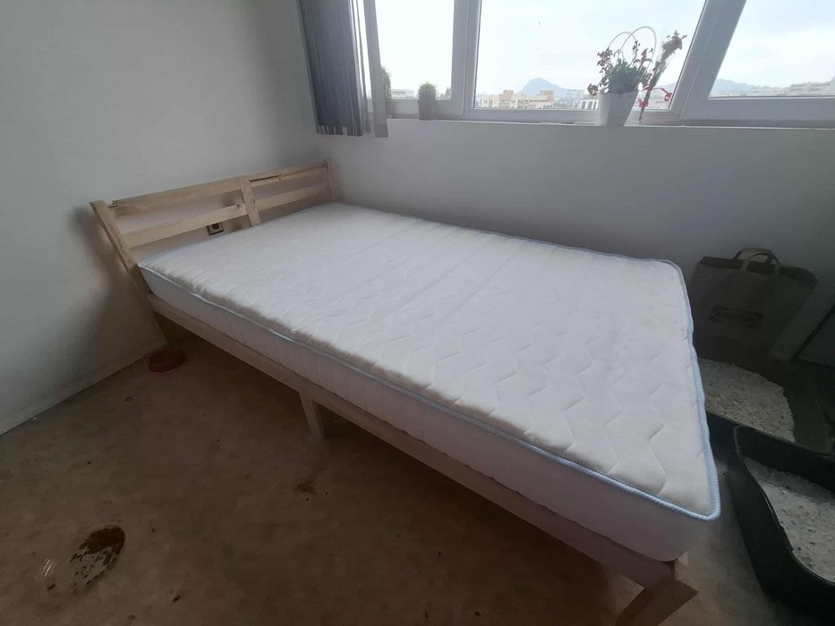 Легло с матрак използвано