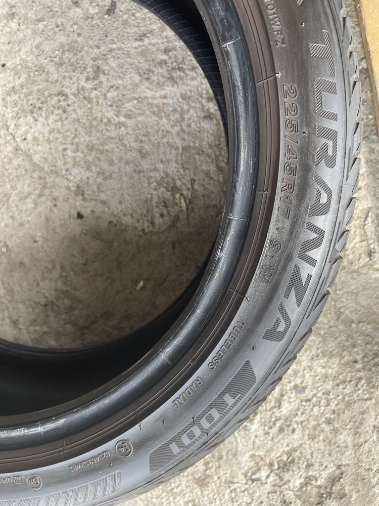 225/45R17 Bridgestone Turanza T001