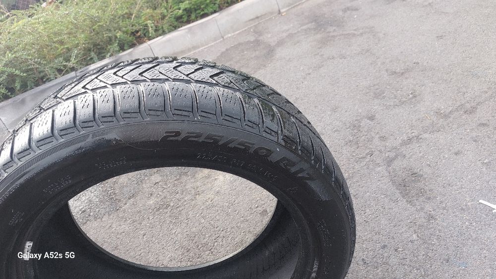 Гуми 17 цола 225 на 50  марка pirelli