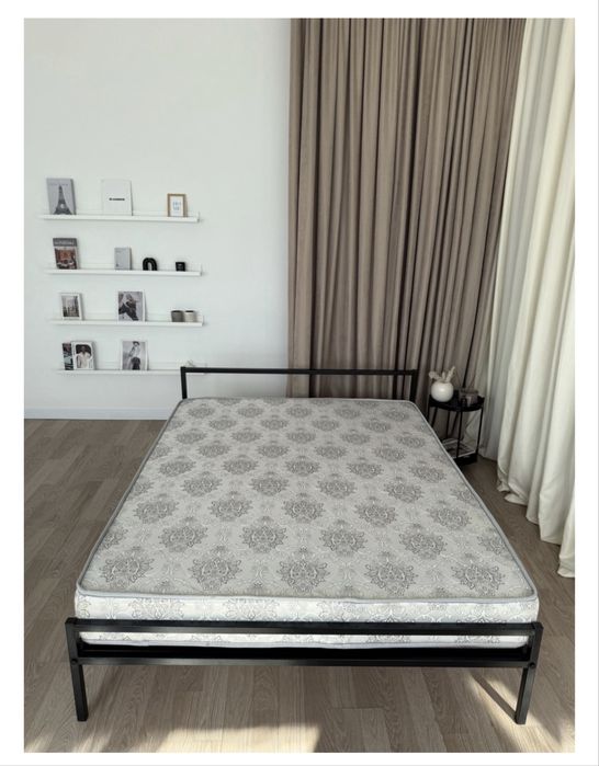 Продам кровать с матрасом !