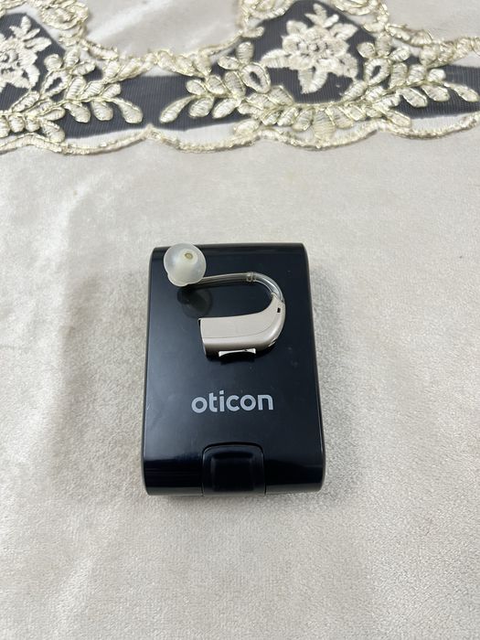 Продается слуховой аппарат Oticon