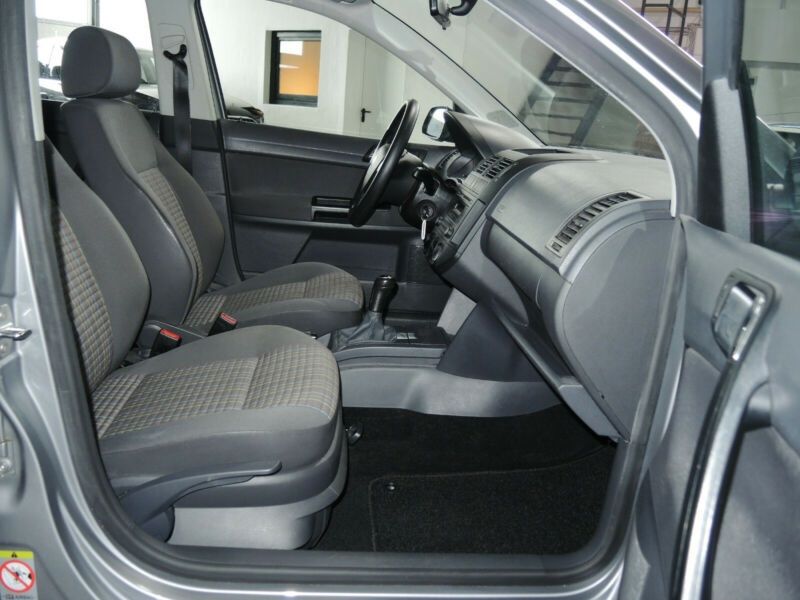 Vând Volkswagen polo 2010