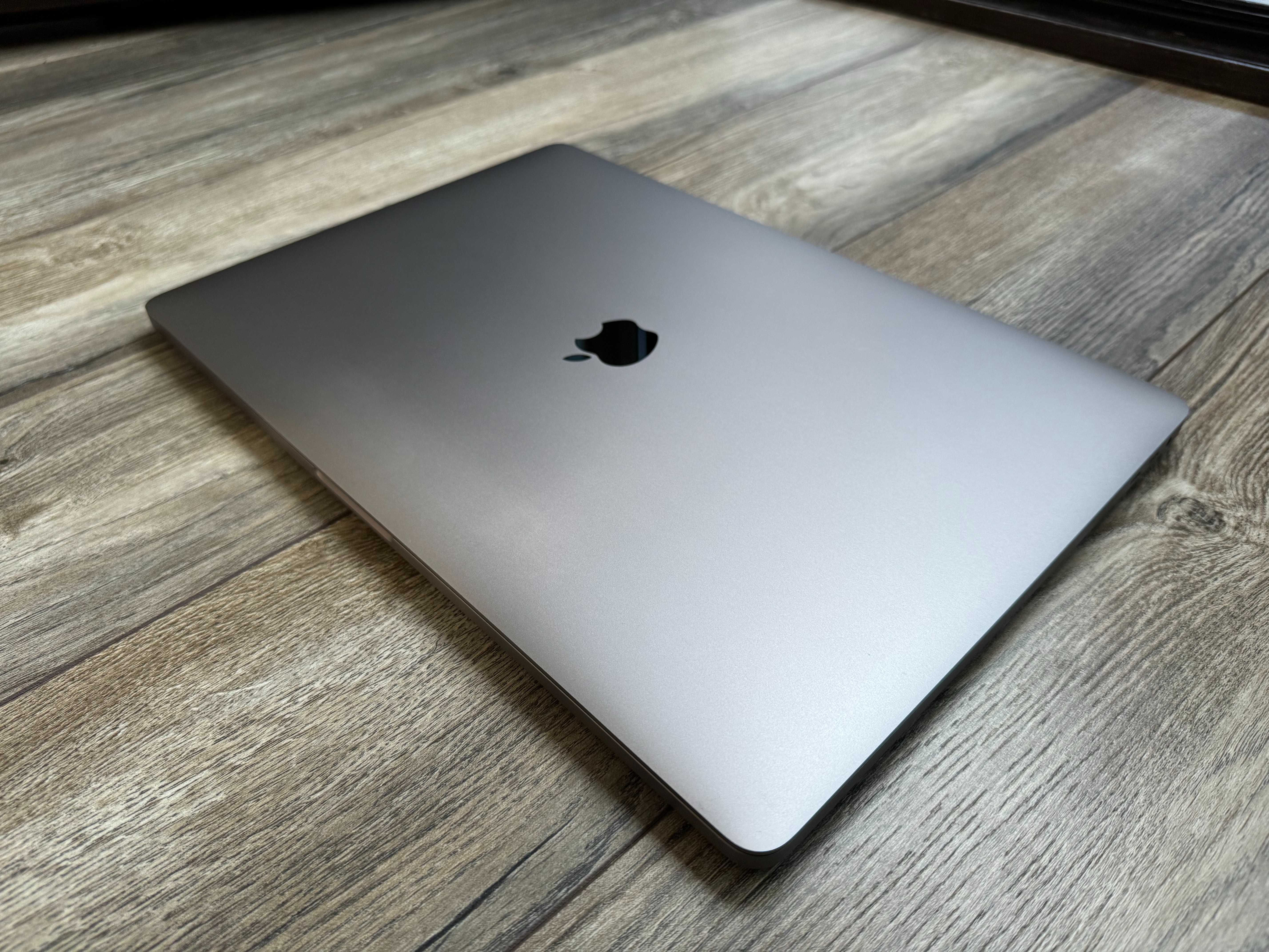 Apple MacBook Pro 16" 2019 i7 16GB 512GB AMD 5300M, 100 cicluri + husa