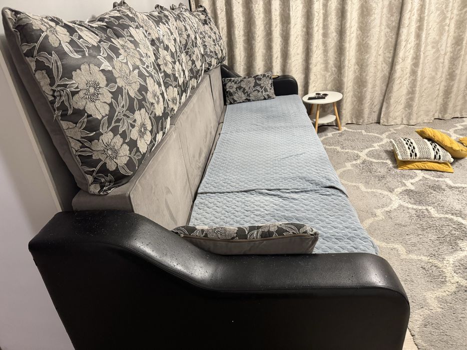 Продаю диван 3 метра ширина 1,75 метра , раскладывается «Тик Так»