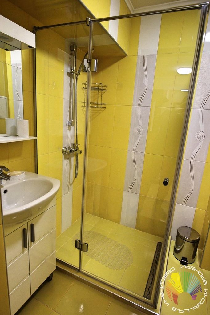Дава се под наем Тристаен апартамент в Бургас, Център - 90 кв.м за 612 € - Снимка #11