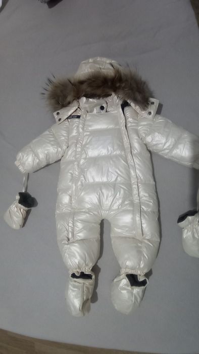 Зимний комбинезон на 9 мес в очень хорошем состоянии