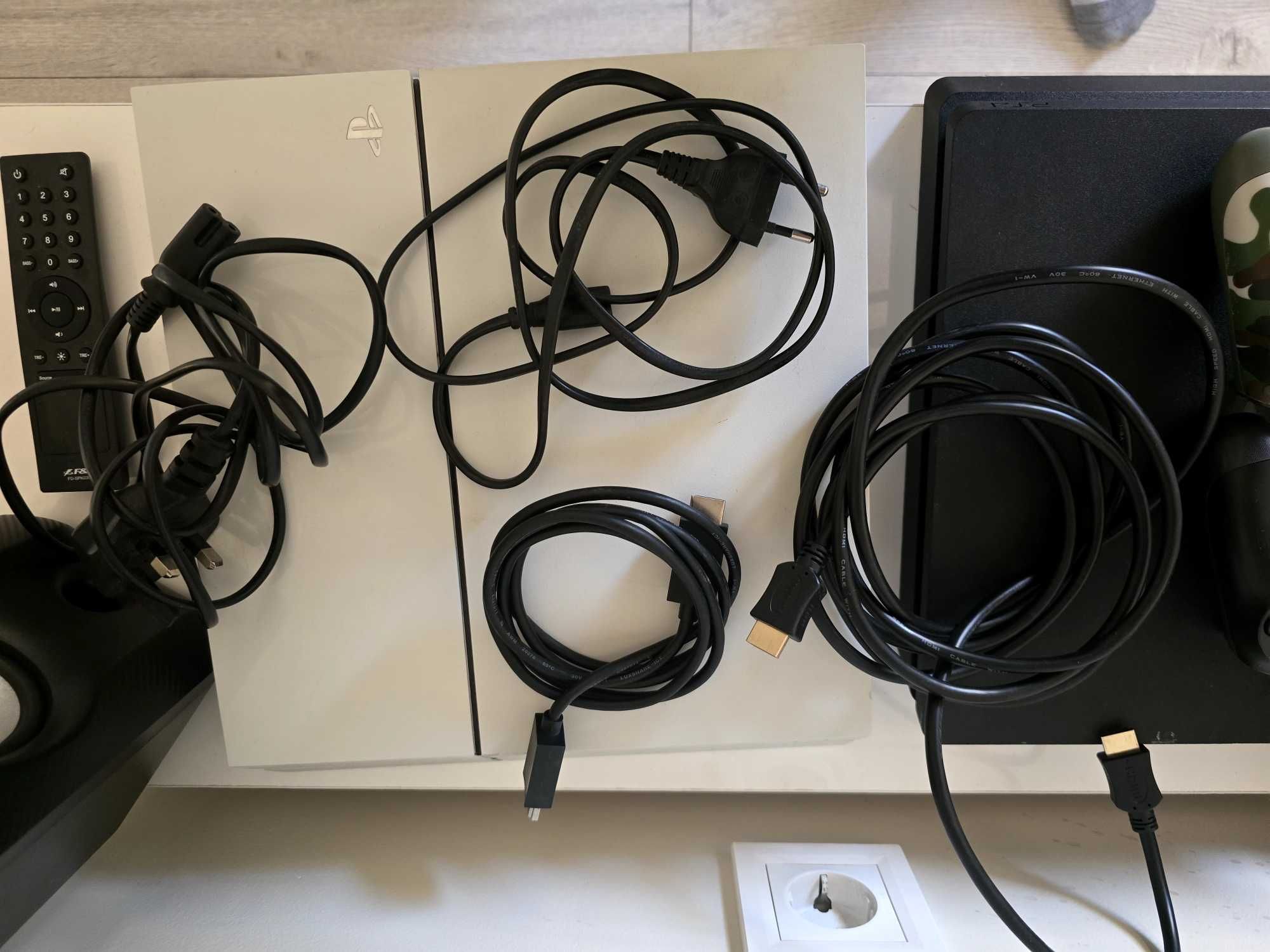 Playstation 4 и Playstation 4 Slim