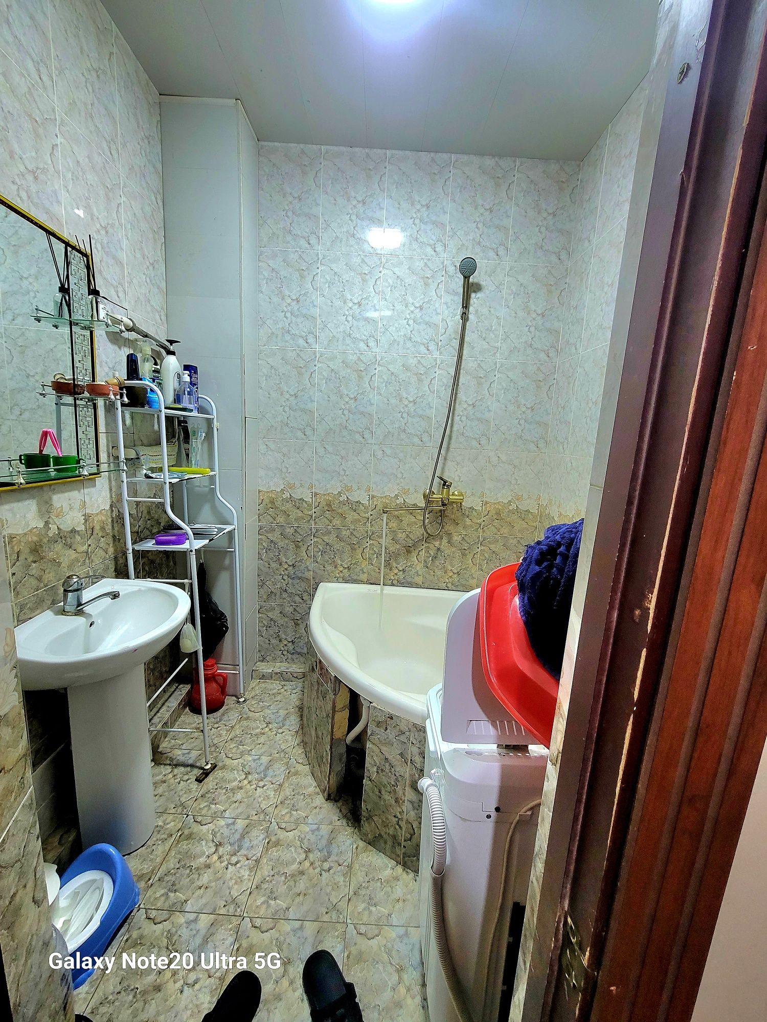 5 qavatli uyni 2 etajidagi 3 xonalik uy.