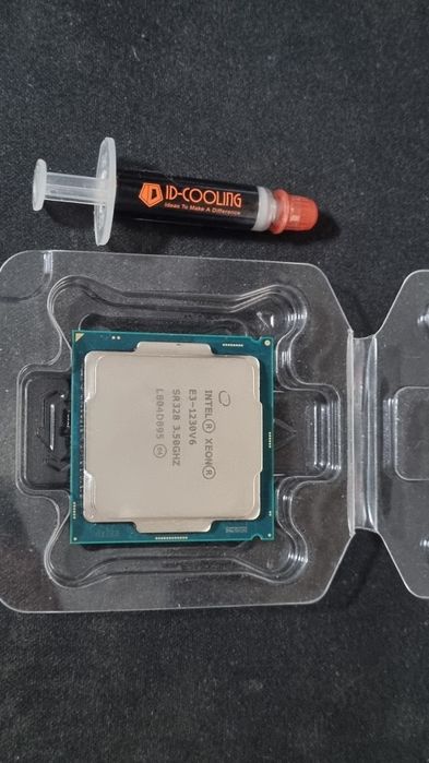 Procesor Intel Xeon E3-1230 v6 8M Cache, 3.50 GHz + Pasta 
Socket 1151