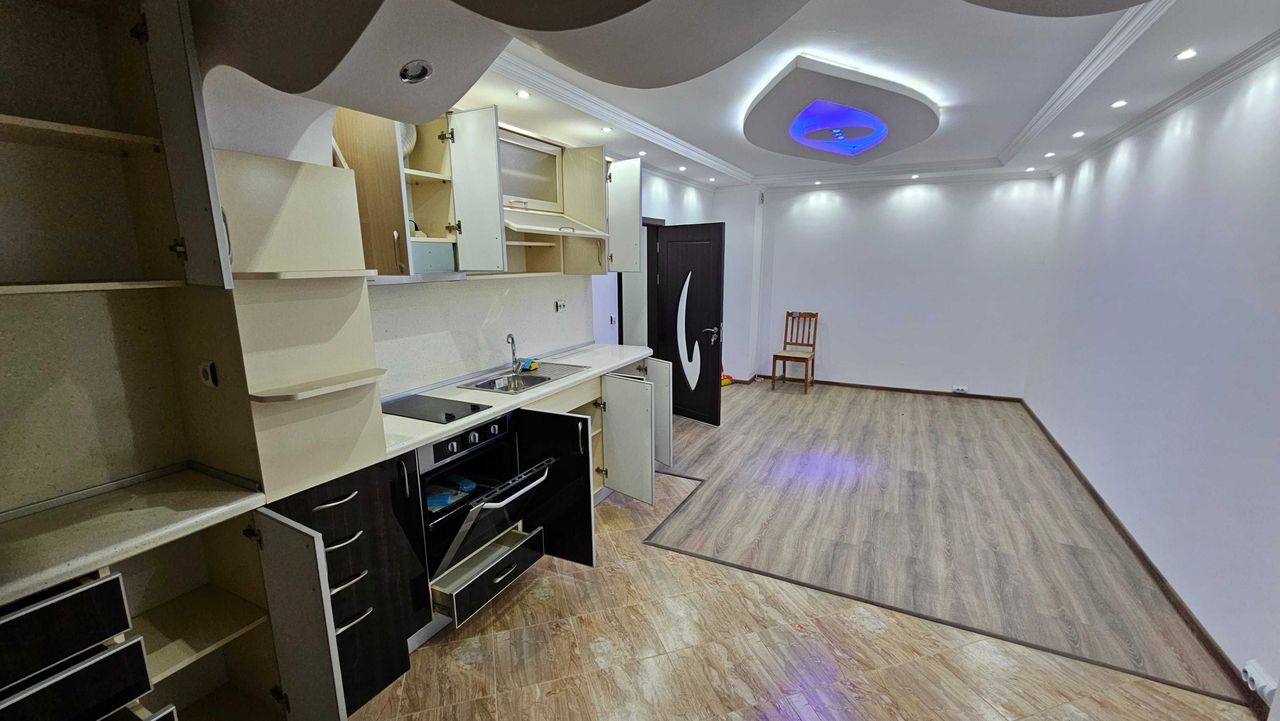 Дава се под наем Двустаен апартамент в Разград, Орел - 62 кв.м за 255 € - Снимка #3