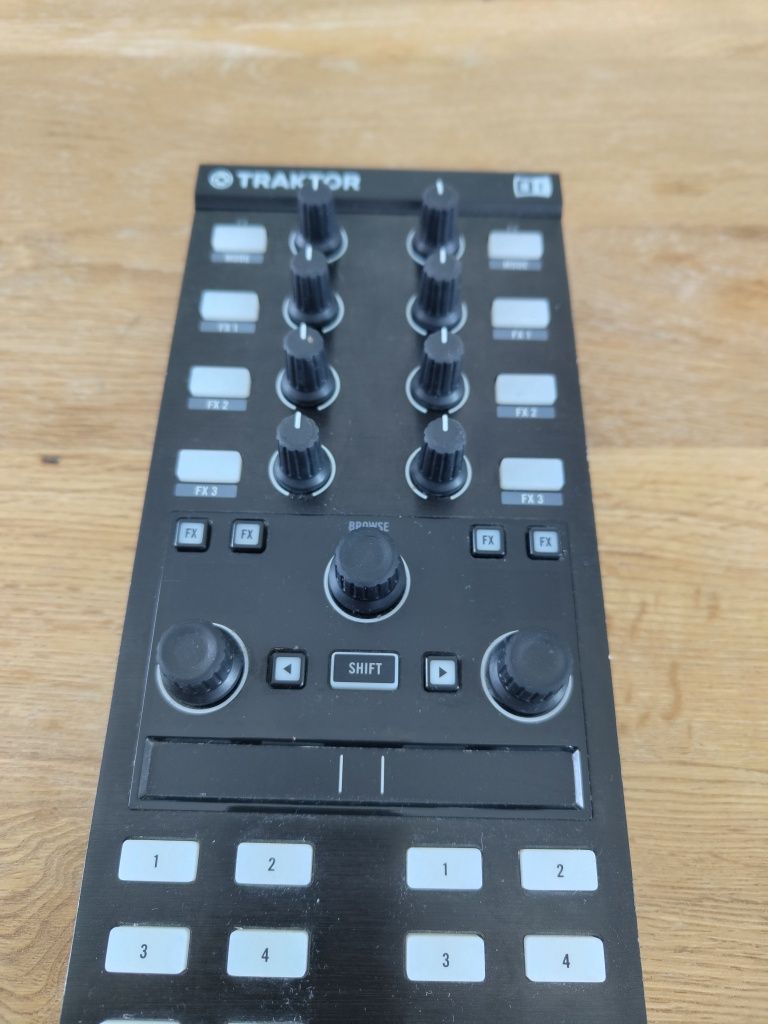 Consola dj Native Instruments Traktor X1 MK2