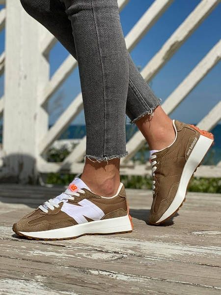 Замшевые кроссовки New Balance 327