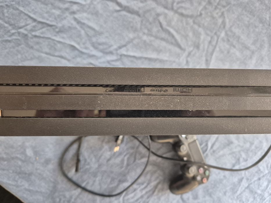 Playstation 4 pro 1TB + джойстик dualshock 4