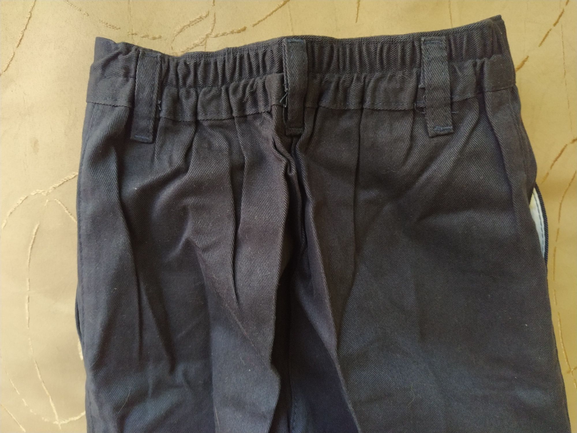 122- за 7 год.  2 бр. нови официални тъмно сини панталони