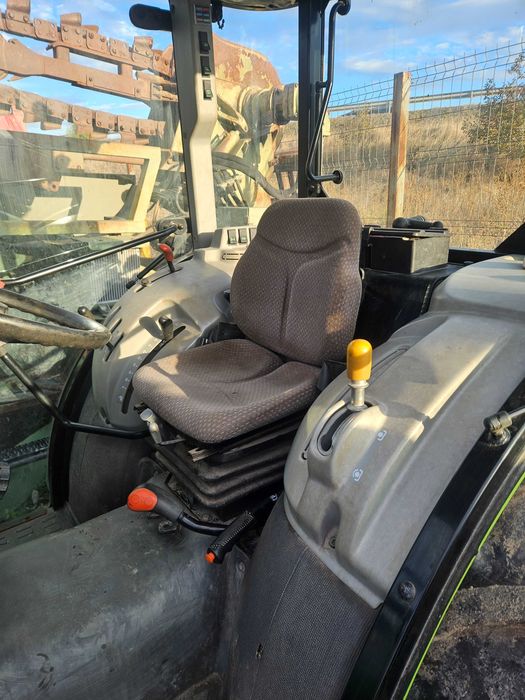 Tractor Class nexos 210