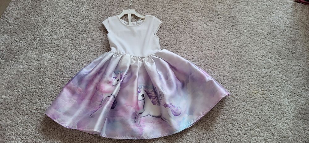 Прекрасни детски роклички HM