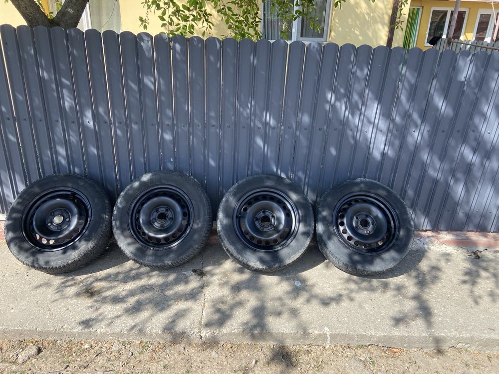Vând jante 195/65 R15 cu anvelope de iarnă