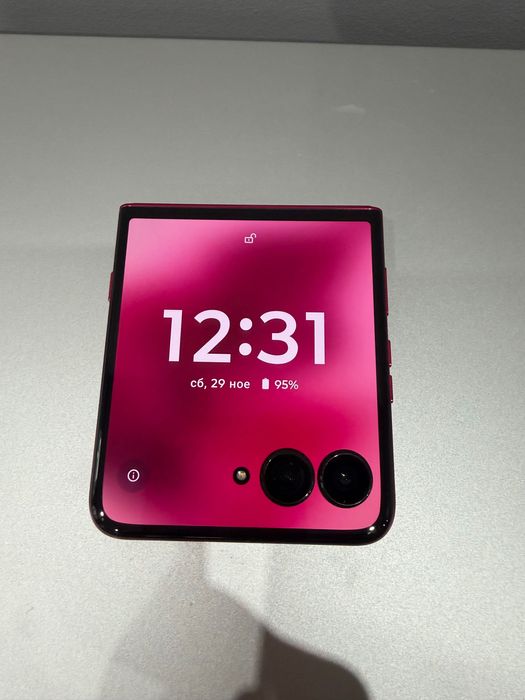 Motorola razr 60 ultra розов