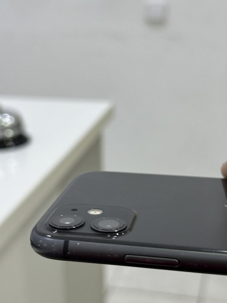 iPhone 11 black