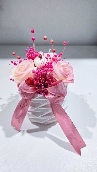 Елегантет букет от соеви свещи