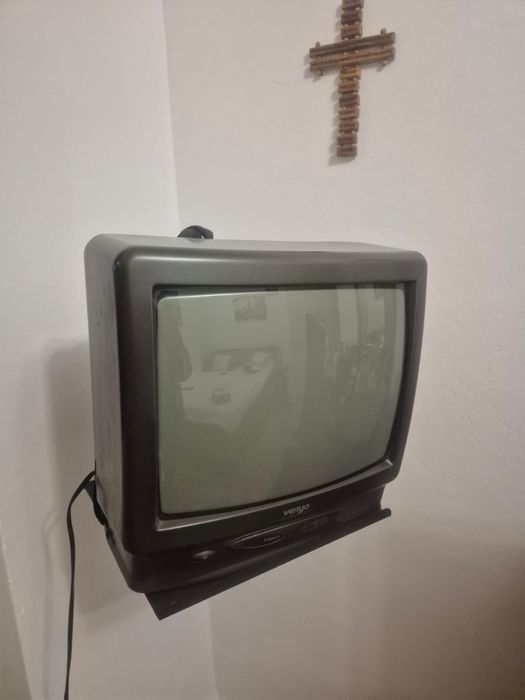 Vand televizor mic cu suport flexibil