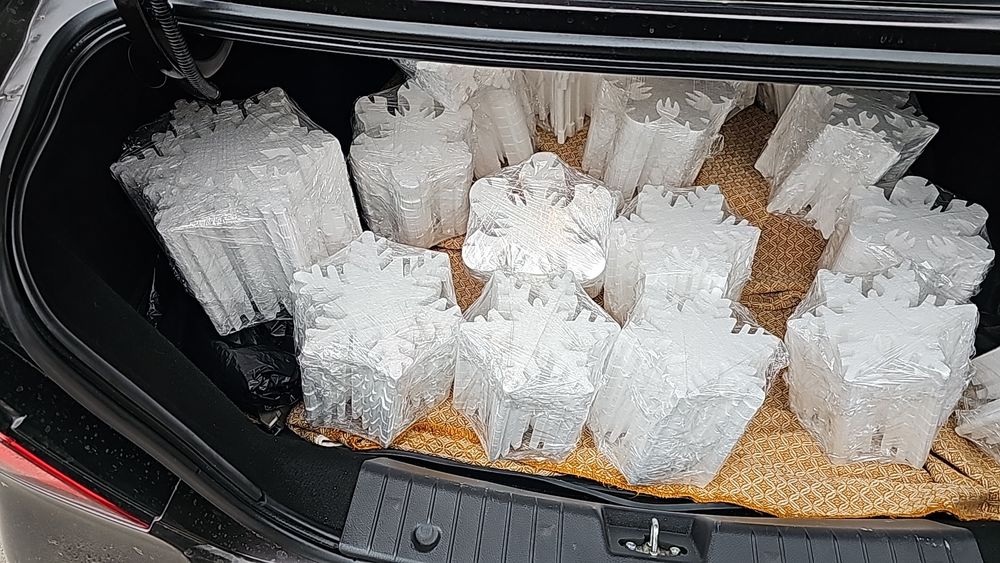 Снежинки  из пенопласта